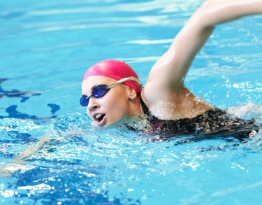游泳减肥加上合理的饮食效果倍加